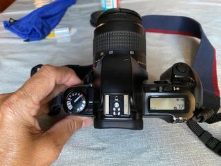 Cámara Canon EOS 500 + Objetivo 75-300mm + bolsa.