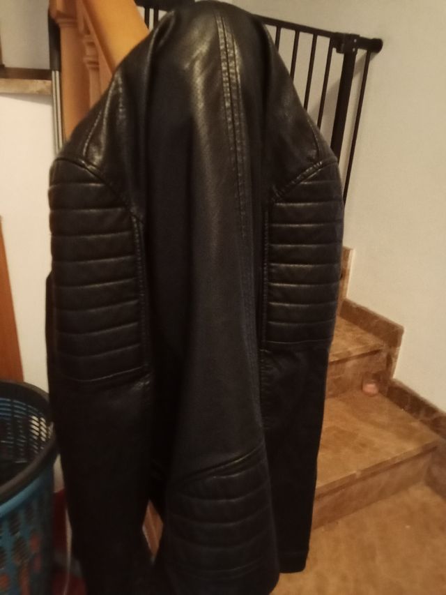 Cazadora cuero negra