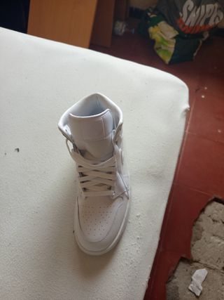 Zapatillas Nike blancas nuevas 