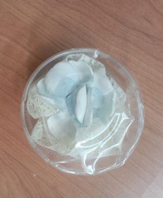 Tocado niña. Cinta de encaje con flor azul 