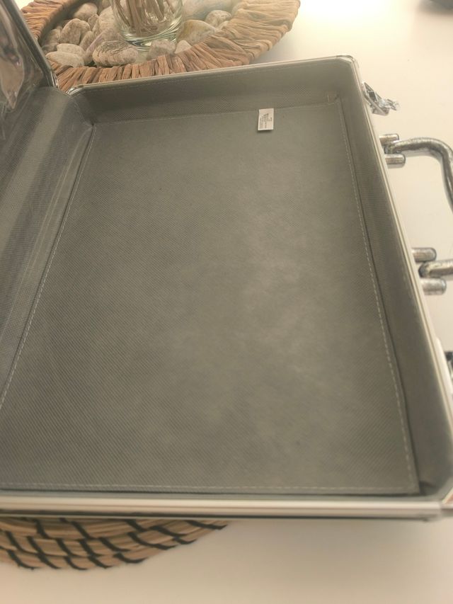 Estojo de maquilhagem - Alumínio