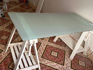 Escritorio IKEA con caballetes