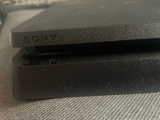 PS4 (PlayStation 4) negra