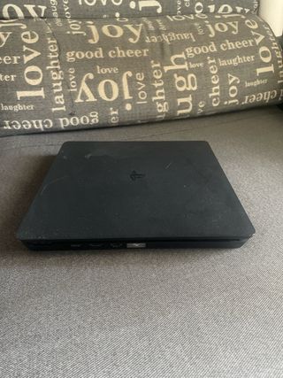 PS4 (PlayStation 4) negra