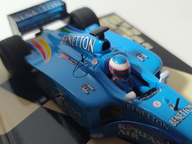 Benetton B200 a escala 1:43 (Minichamps)