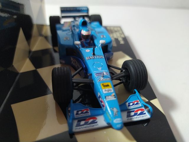 Benetton B200 a escala 1:43 (Minichamps)