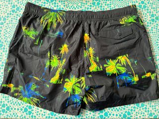 Bañador corto estampado palmeras