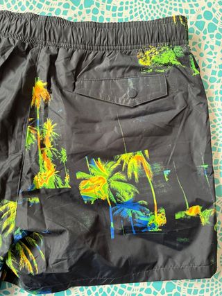 Bañador corto estampado palmeras