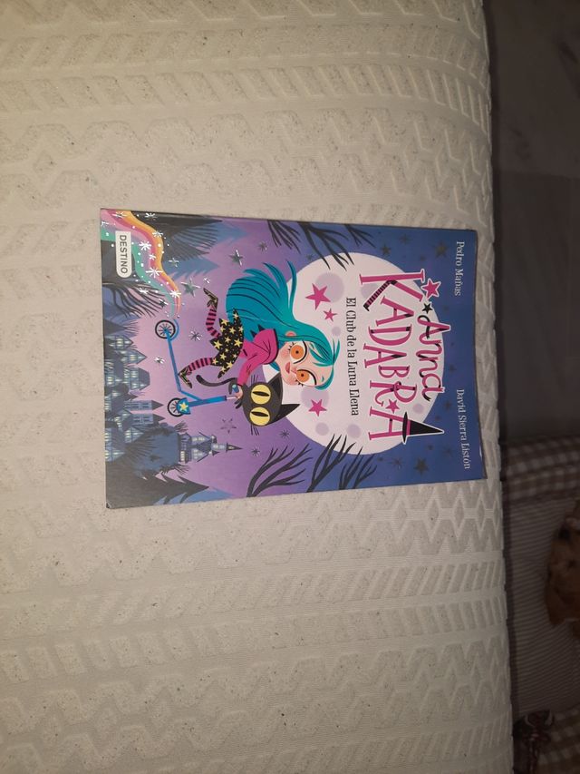 Anna Kadabra 1. El Club de la Luna Llena