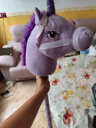 Caballito para montrate y trotar de unicornio