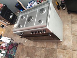 Cocina industrial con horno