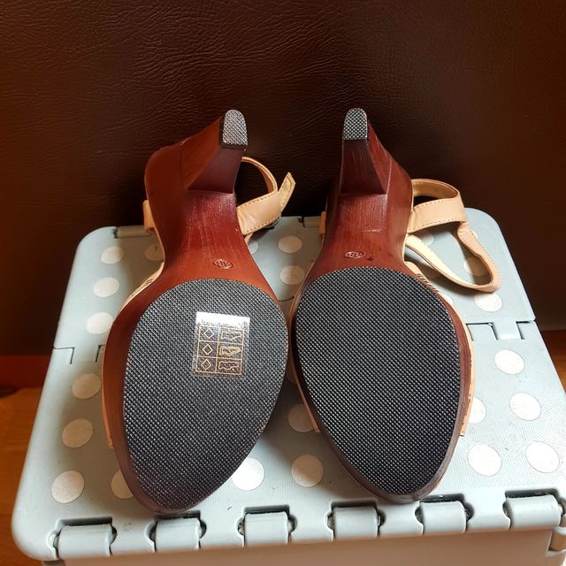 Zapatos beige mujer tacón