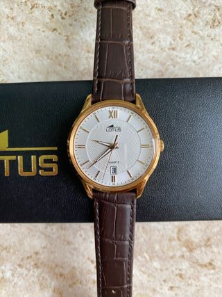 Reloj Lotus Hombre - Elegante Dorado