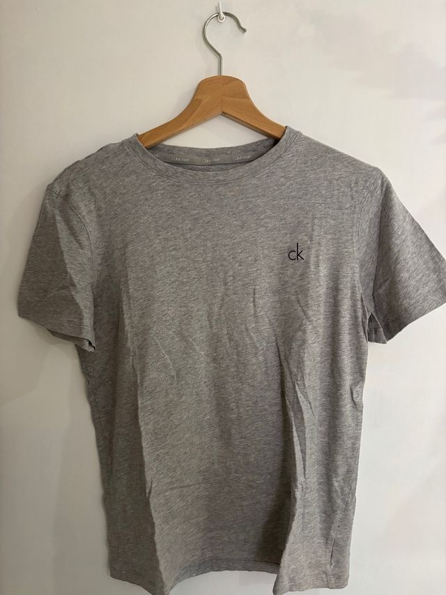 Camiseta gris Calvin Klein