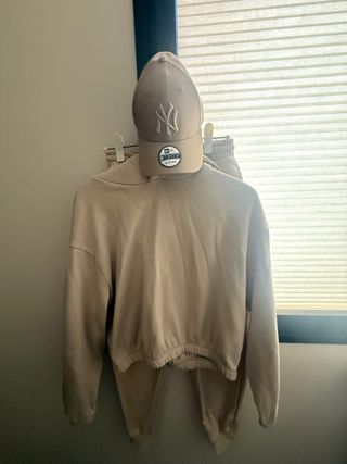 Chándal beige New Era