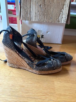 Sandalias esparto negras y beige