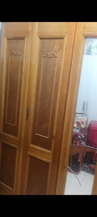 Armario de madera