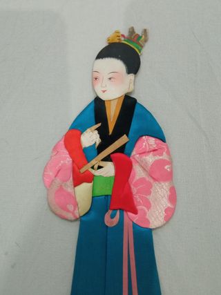 2 láminas y 2 figuras asiáticas