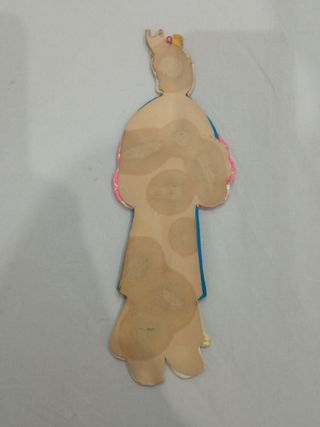 2 láminas y 2 figuras asiáticas