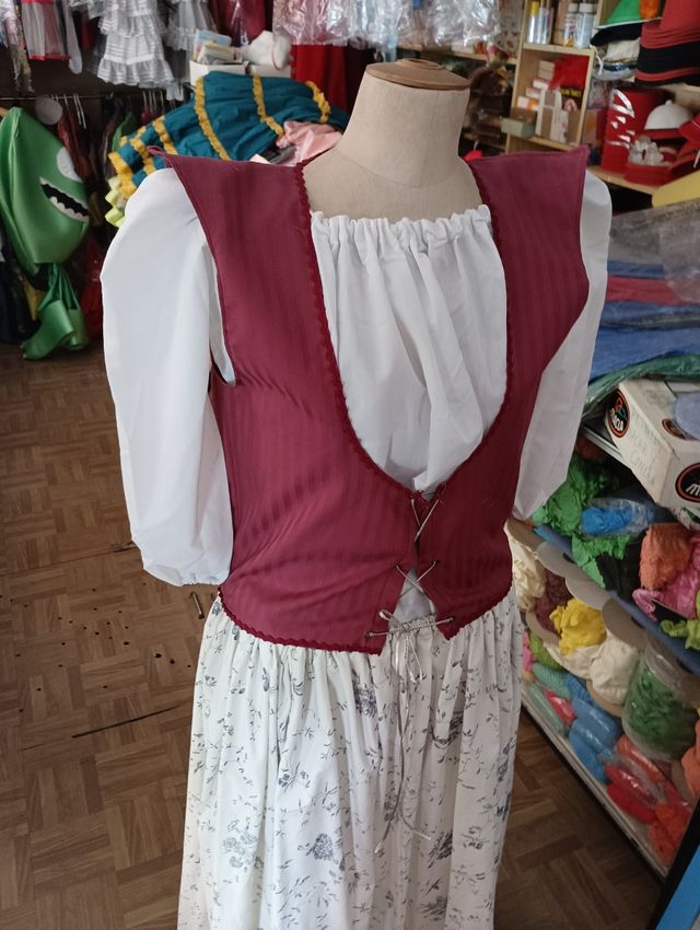 Traje medieval mujer rojo blanco