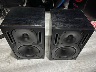 Monitores Behringer B2030A negros