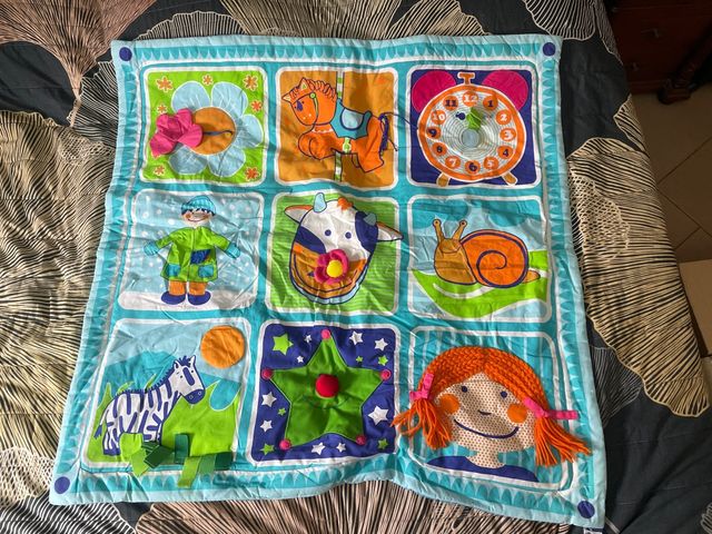 Alfombra actividades bebé