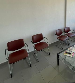 2 Sillas de polipiel burdeos oficina/ sala espera