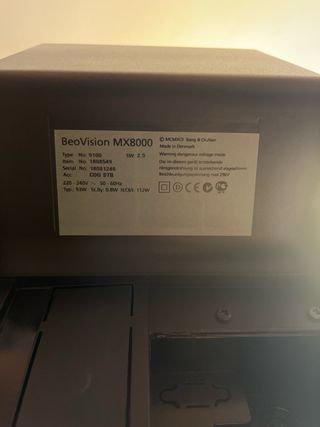 Bang & Olufsen BeoVision MX8000 – 32″ CRT negra