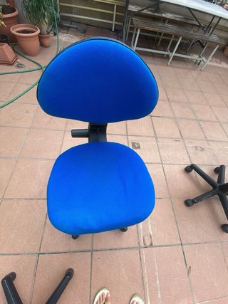 3 Sillas Oficina - 2 Azules, 1 Negra