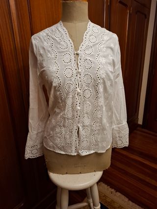 Blusa blanca bordada