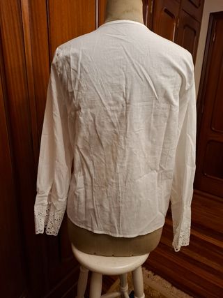 Blusa blanca bordada