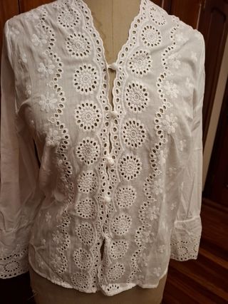 Blusa blanca bordada