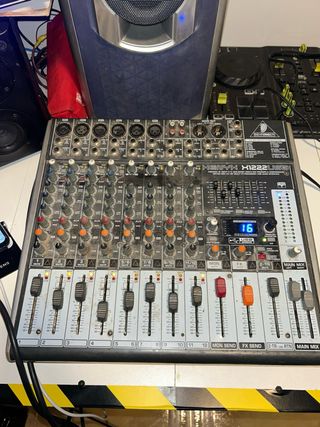 Behringer Xenyx X1222USB, mezcladora analógica