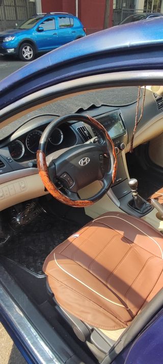 Hyundai Sonata 2010 con pantalla táctil android