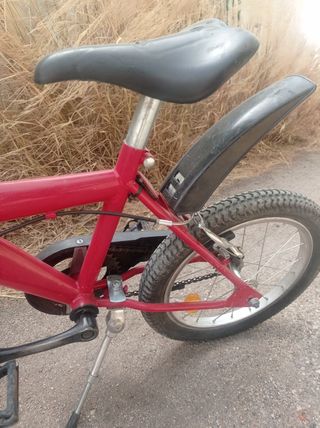 Bicicleta roja niño