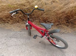 Bicicleta roja niño