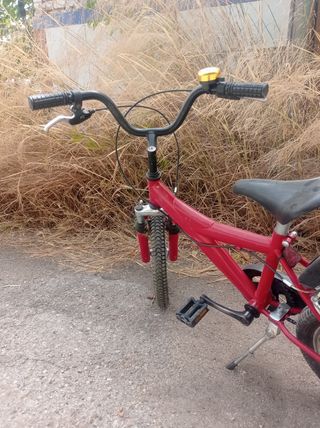 Bicicleta roja niño