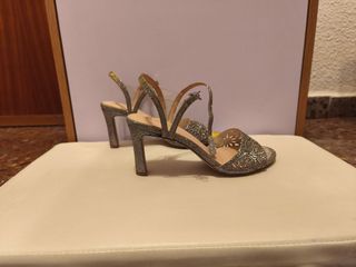 Tacones dorados y plateados, talla 38