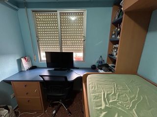 Habitación juvenil:cama nido,armarios y escritorio