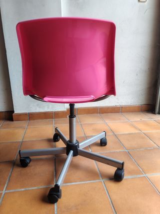 Silla giratoria rosa niña