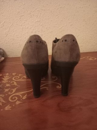 Zapatos de ante gris - Tacón