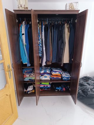 Armario 3 puertas madera marrón