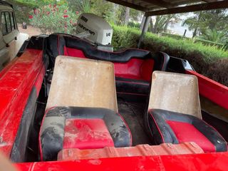 Lancha rápida GT 150 roja