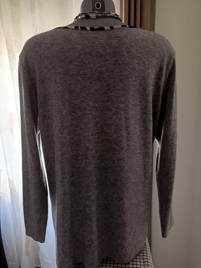 Suéter gris manga larga mujer