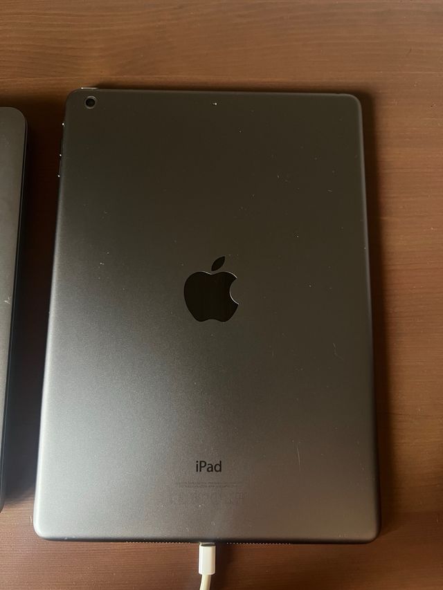iPad Air A1474 gris dark