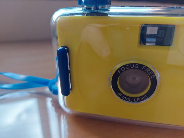 Cámara acuática analógica de carrete nueva.