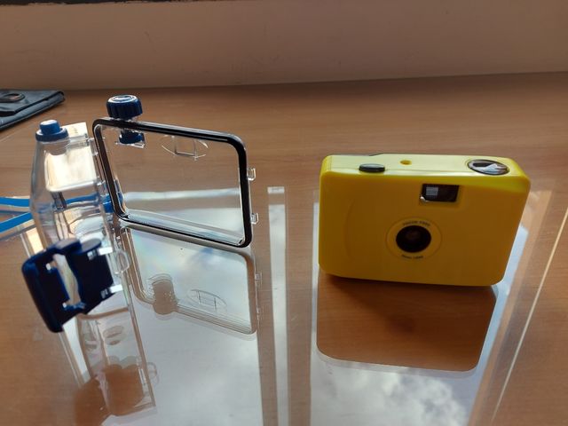 Cámara acuática analógica de carrete nueva.