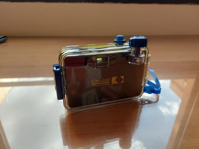 Cámara acuática analógica de carrete nueva.