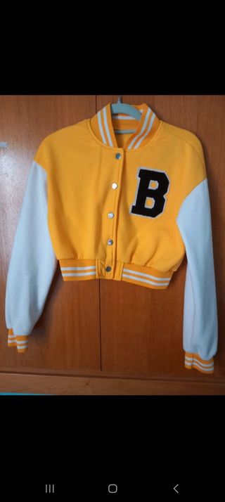 Chaqueta beisbolera amarilla