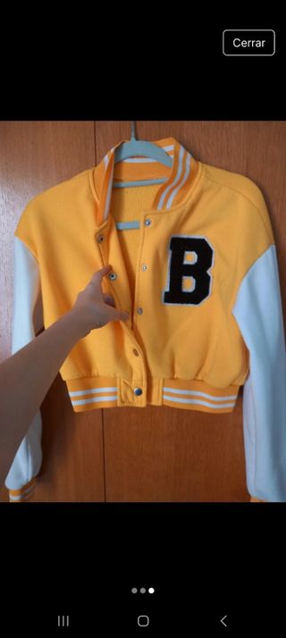 Chaqueta beisbolera amarilla